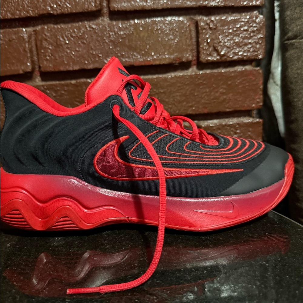 Nike Men's Black and Red Sneakers